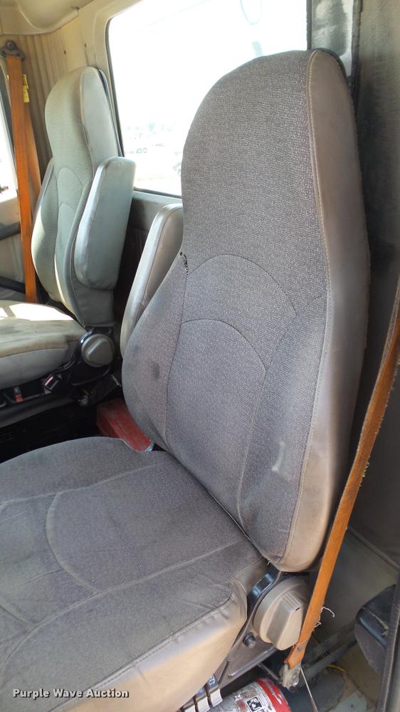 image for item DA6772 2005 International 9200i semi truck