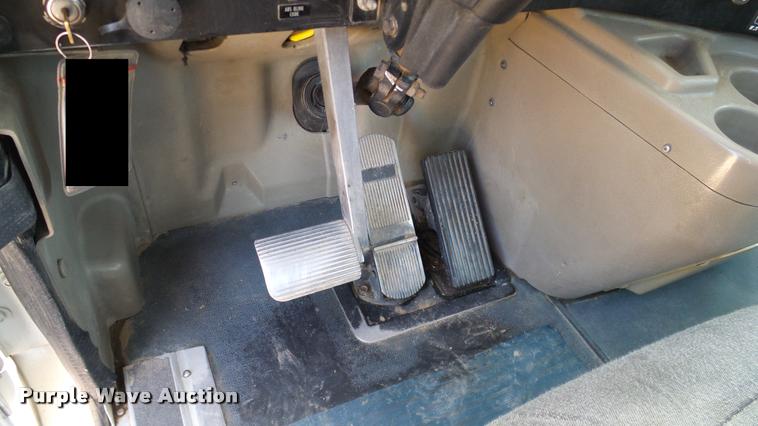 image for item DA6772 2005 International 9200i semi truck