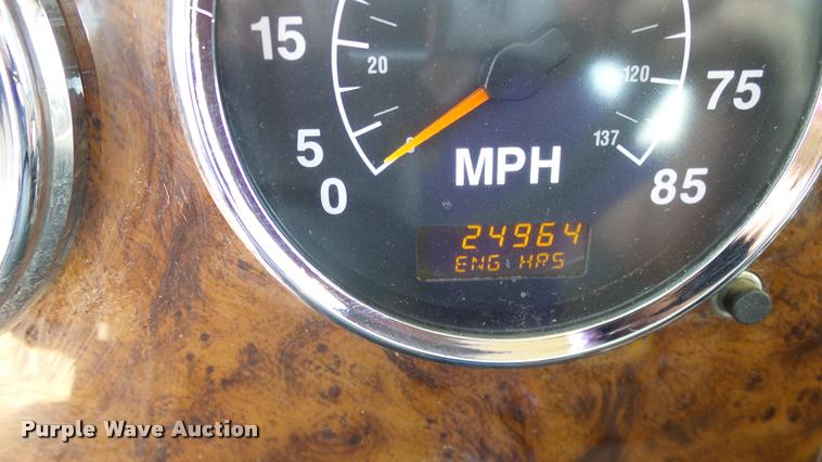 image for item DA6772 2005 International 9200i semi truck