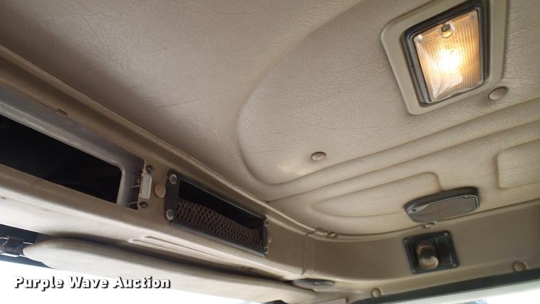 image for item DA6772 2005 International 9200i semi truck