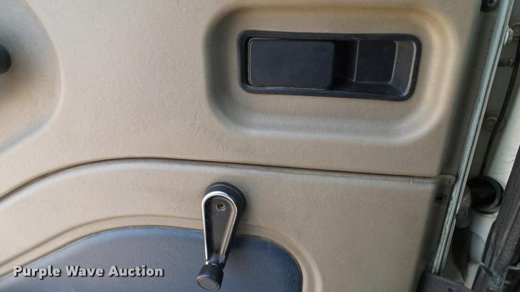 image for item DA6772 2005 International 9200i semi truck