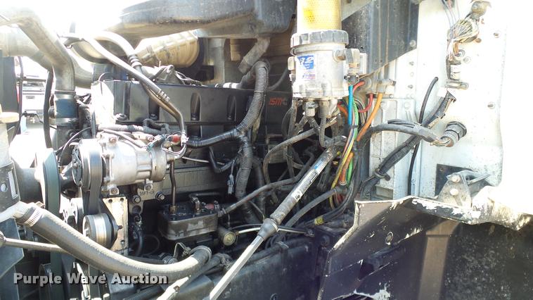 image for item DA6772 2005 International 9200i semi truck