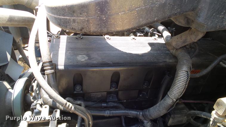 image for item DA6772 2005 International 9200i semi truck