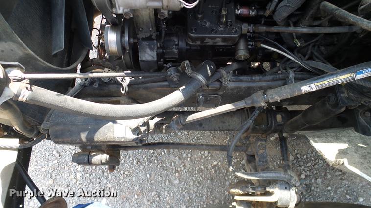 image for item DA6772 2005 International 9200i semi truck