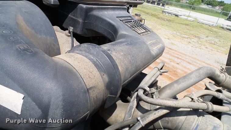 image for item DA6772 2005 International 9200i semi truck