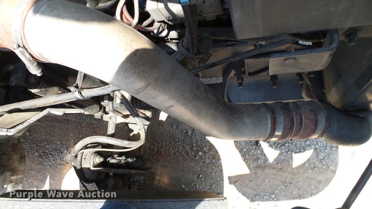 image for item DA6772 2005 International 9200i semi truck