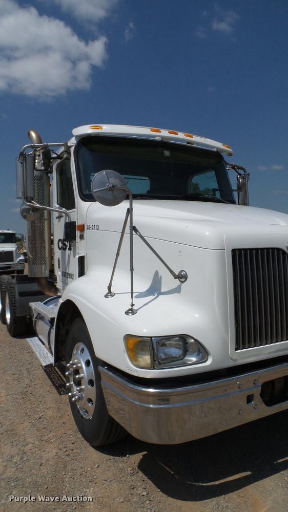 image for item DA6772 2005 International 9200i semi truck