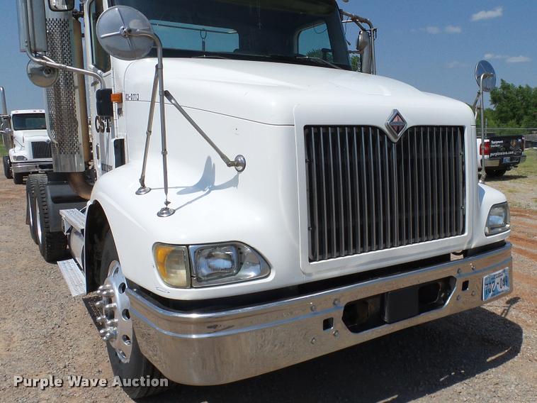 image for item DA6772 2005 International 9200i semi truck