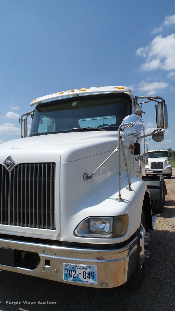 image for item DA6772 2005 International 9200i semi truck