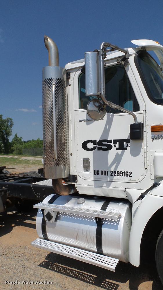 image for item DA6772 2005 International 9200i semi truck