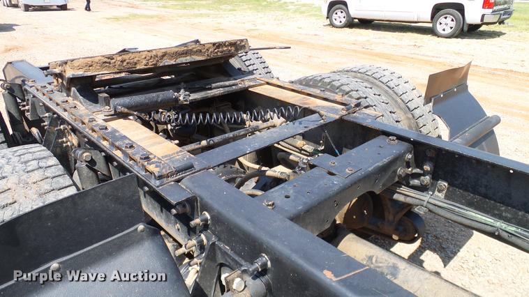 image for item DA6772 2005 International 9200i semi truck