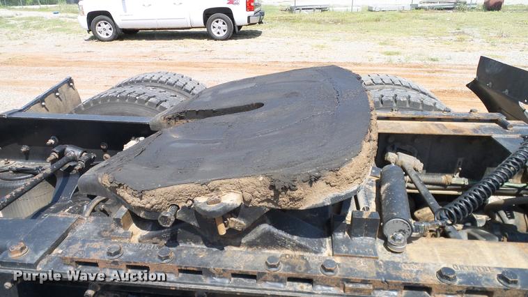 image for item DA6772 2005 International 9200i semi truck