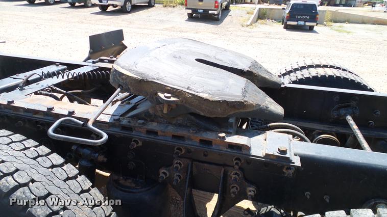 image for item DA6772 2005 International 9200i semi truck