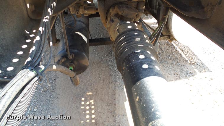 image for item DA6772 2005 International 9200i semi truck