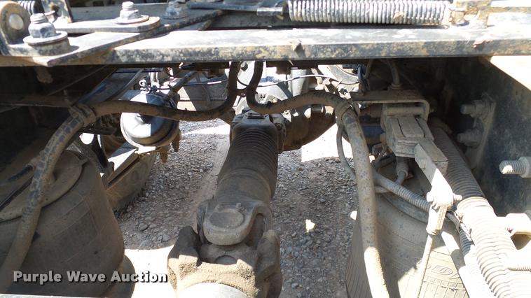 image for item DA6772 2005 International 9200i semi truck