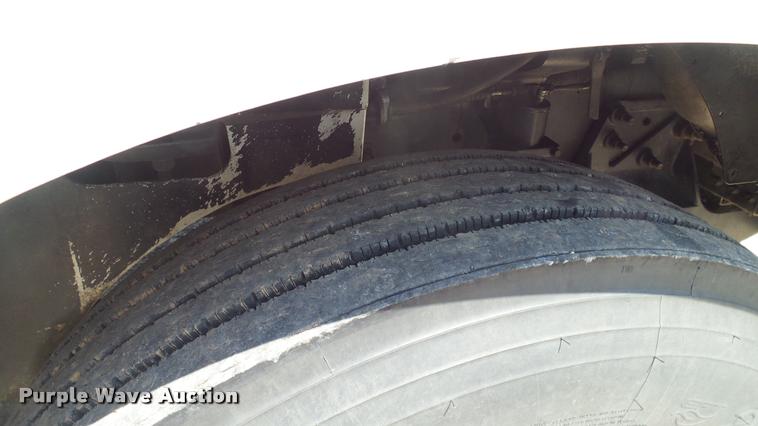 image for item DA6772 2005 International 9200i semi truck