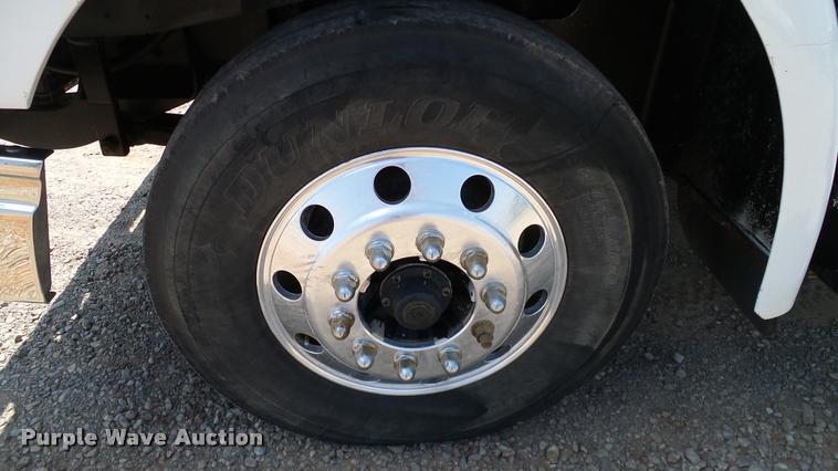 image for item DA6772 2005 International 9200i semi truck