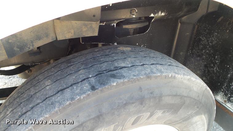 image for item DA6772 2005 International 9200i semi truck