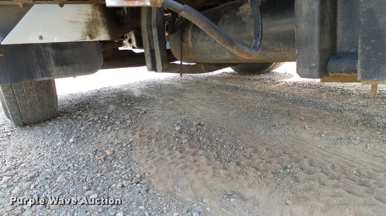 image for item DA6772 2005 International 9200i semi truck