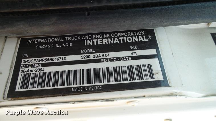 image for item DA6772 2005 International 9200i semi truck