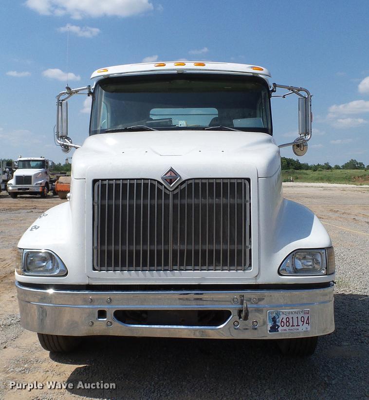 image for item DA6773 2006 International 9200i semi truck