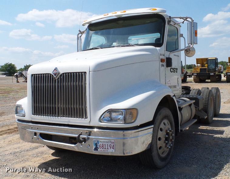 image for item DA6773 2006 International 9200i semi truck