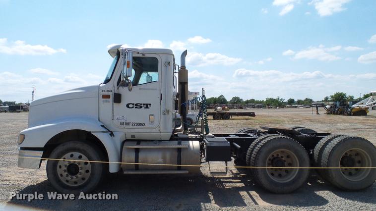image for item DA6773 2006 International 9200i semi truck