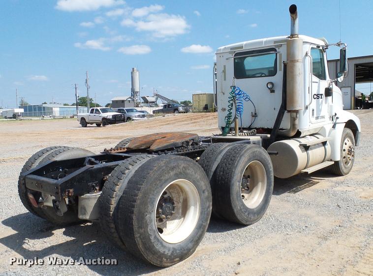 image for item DA6773 2006 International 9200i semi truck