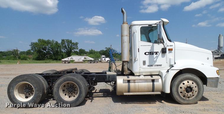 image for item DA6773 2006 International 9200i semi truck