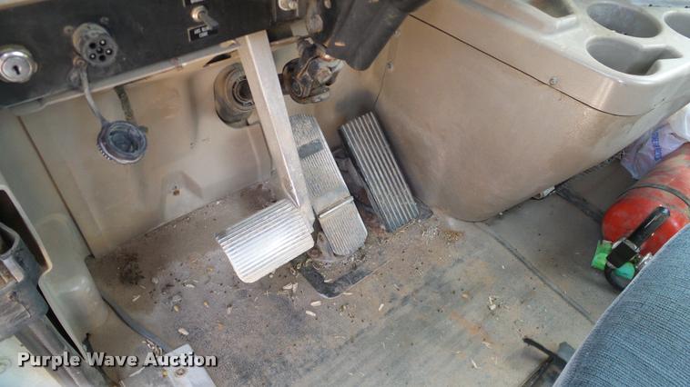 image for item DA6773 2006 International 9200i semi truck