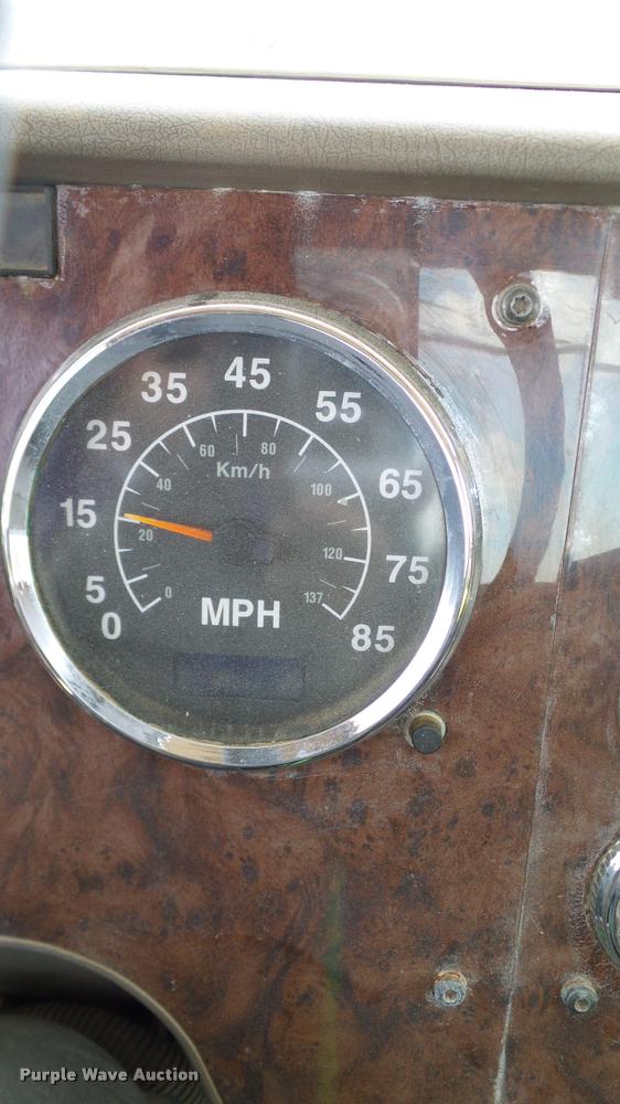 image for item DA6773 2006 International 9200i semi truck