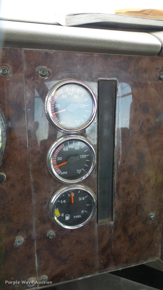 image for item DA6773 2006 International 9200i semi truck