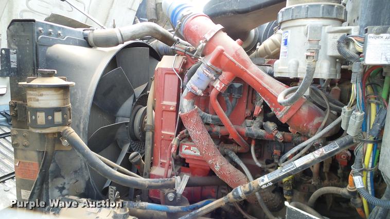 image for item DA6773 2006 International 9200i semi truck