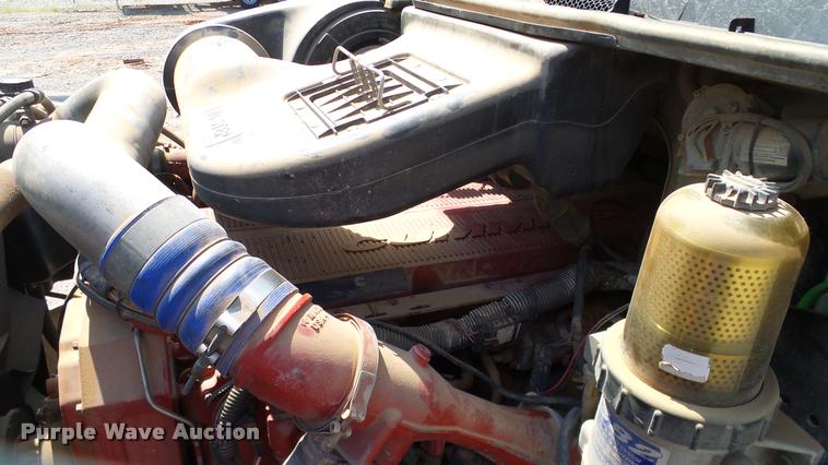 image for item DA6773 2006 International 9200i semi truck