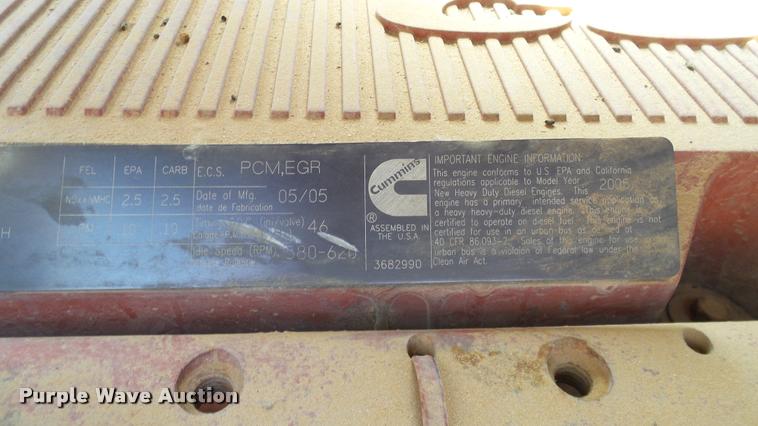 image for item DA6773 2006 International 9200i semi truck