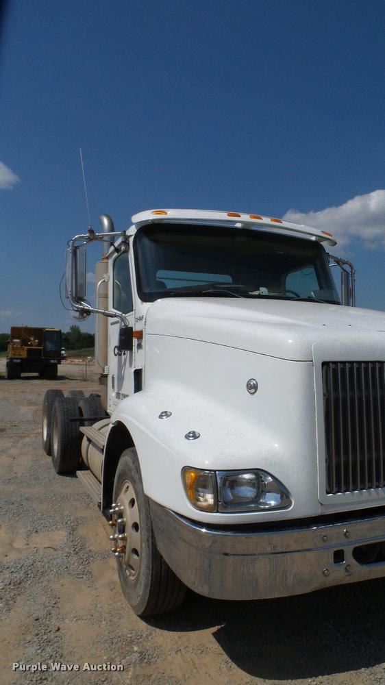 image for item DA6773 2006 International 9200i semi truck