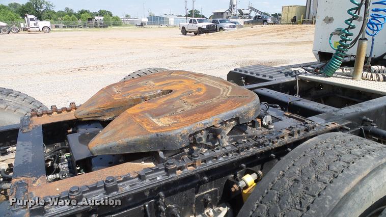 image for item DA6773 2006 International 9200i semi truck