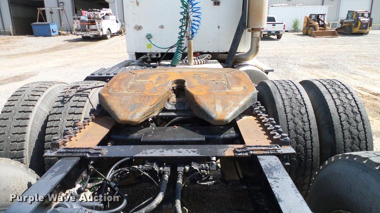 image for item DA6773 2006 International 9200i semi truck