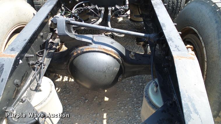 image for item DA6773 2006 International 9200i semi truck