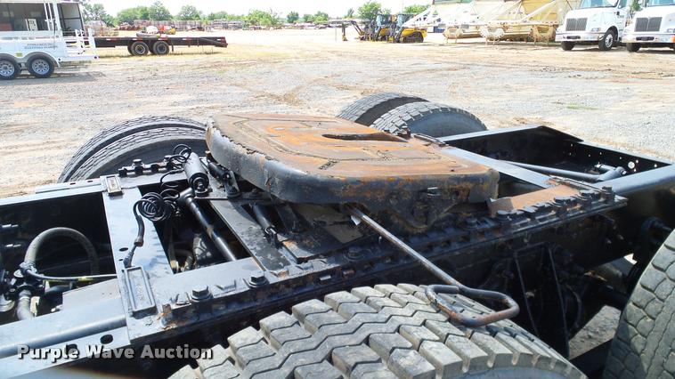 image for item DA6773 2006 International 9200i semi truck