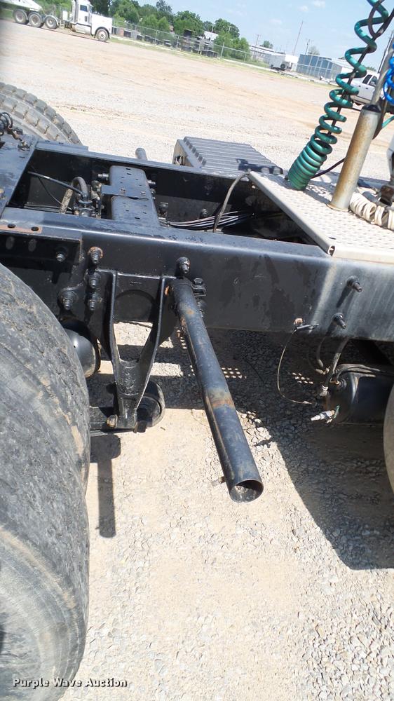 image for item DA6773 2006 International 9200i semi truck