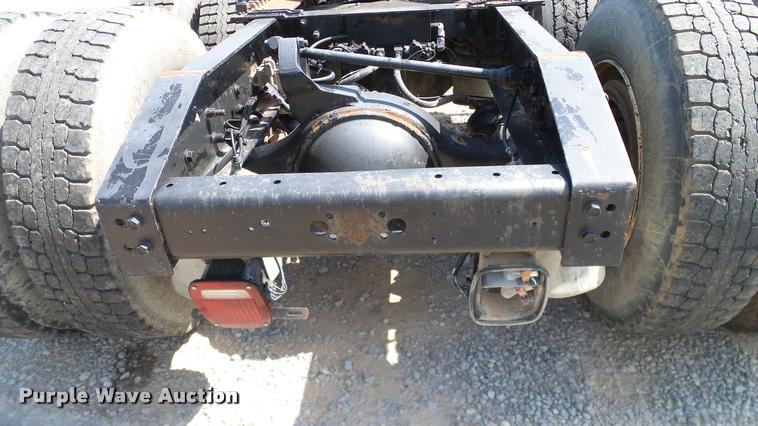 image for item DA6773 2006 International 9200i semi truck