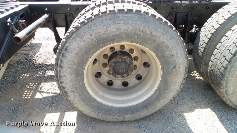 image for item DA6773 2006 International 9200i semi truck