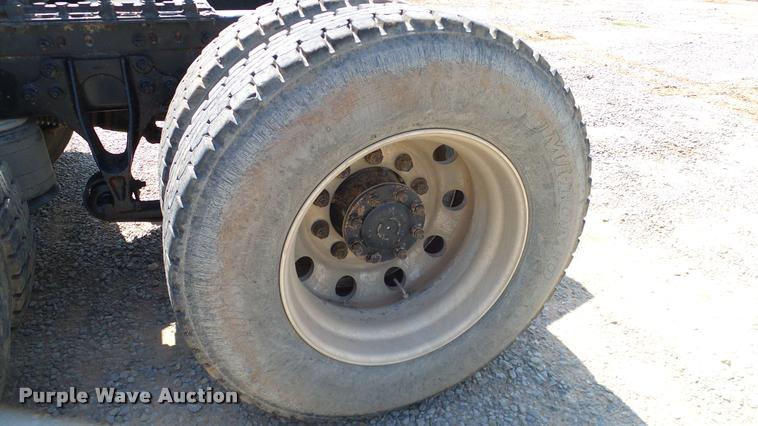 image for item DA6773 2006 International 9200i semi truck