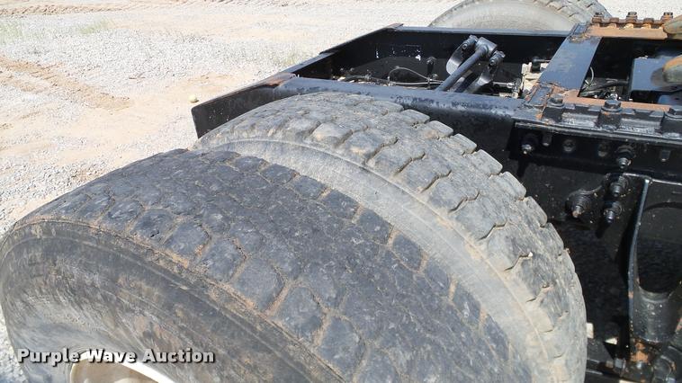 image for item DA6773 2006 International 9200i semi truck