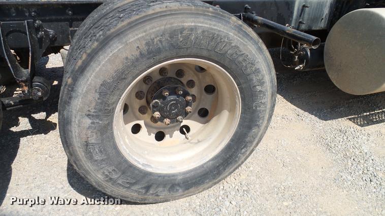 image for item DA6773 2006 International 9200i semi truck