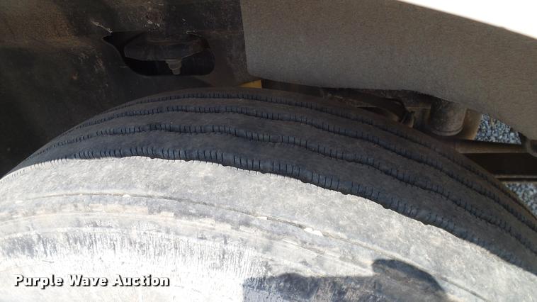 image for item DA6773 2006 International 9200i semi truck