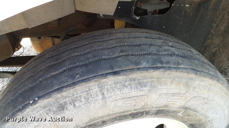 image for item DA6773 2006 International 9200i semi truck