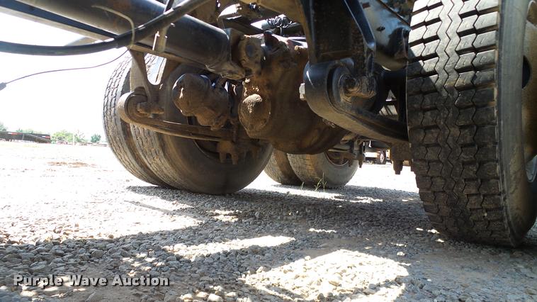 image for item DA6773 2006 International 9200i semi truck