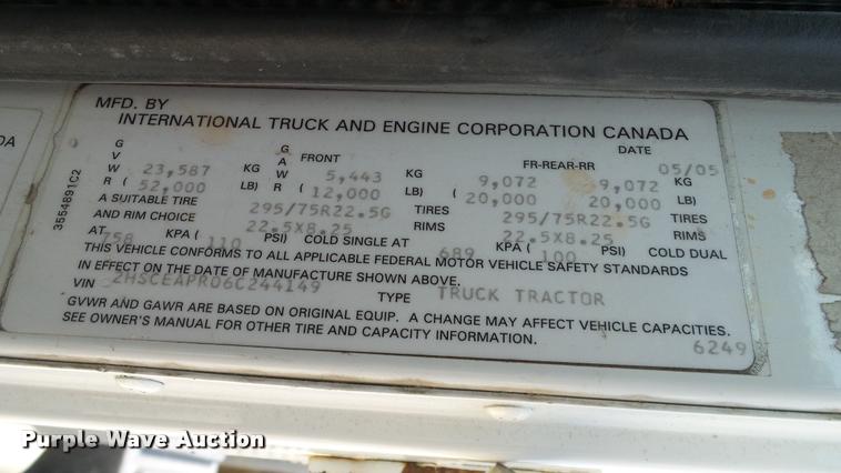 image for item DA6773 2006 International 9200i semi truck